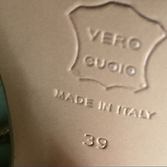 Gianvito Rossi metallic sandal heels - Picture 8 of 8